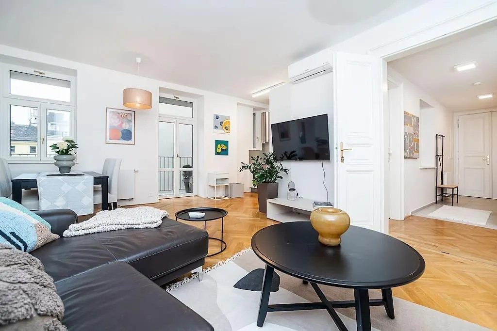 Amazing 2-Bedroom With Terrace And Air-Condition Prague