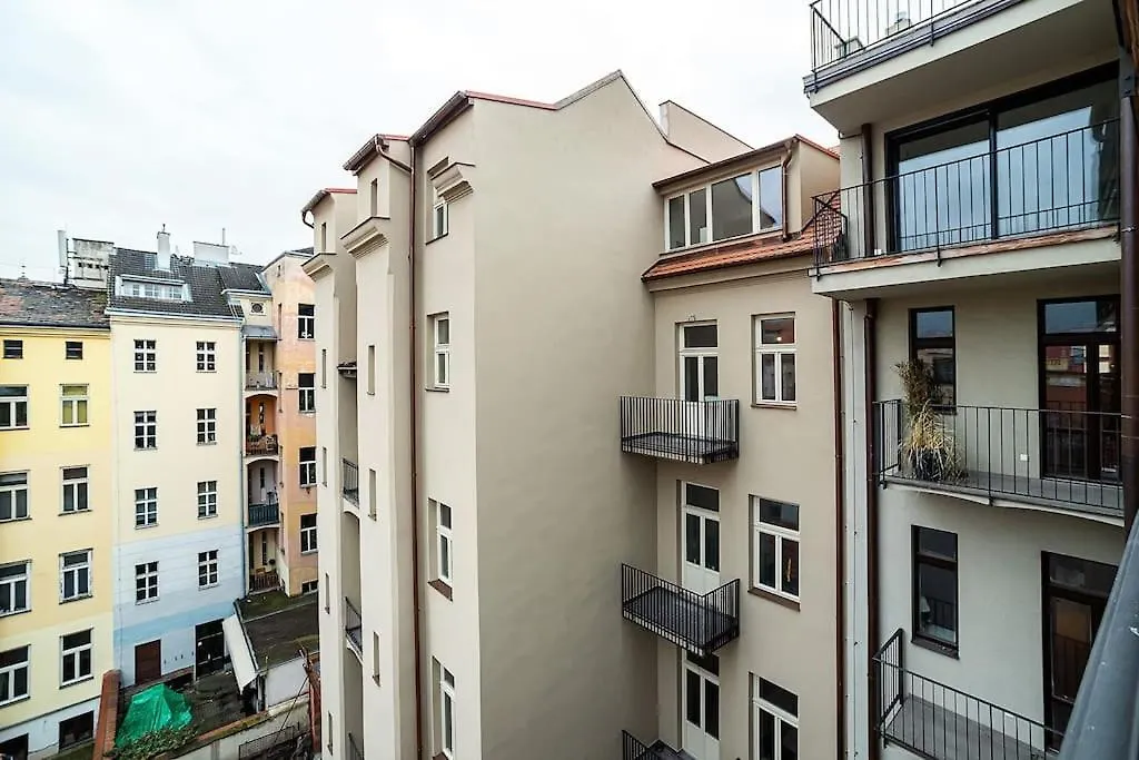 Amazing 2-Bedroom With Terrace And Air-Condition Prague Apartment