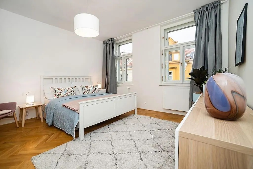 Apartment Amazing 2-Bedroom With Terrace And Air-Condition Prague