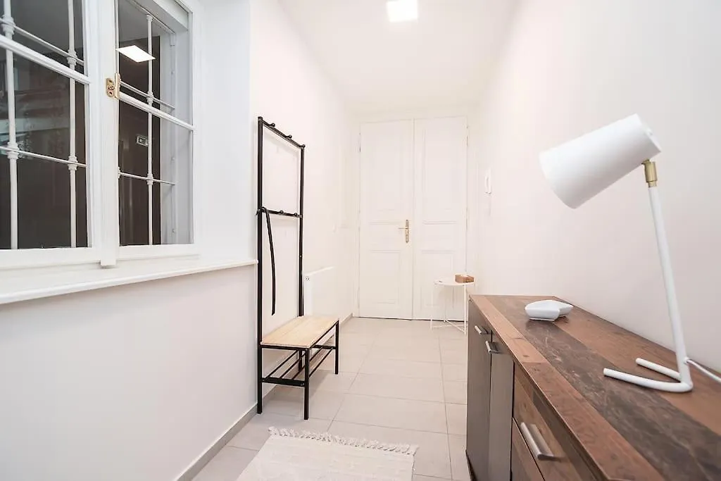 Amazing 2-Bedroom With Terrace And Air-Condition Prague 0*,