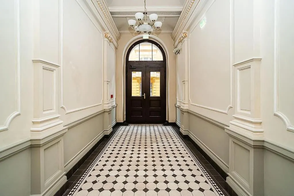 Amazing 2-Bedroom With Terrace And Air-Condition Prague Apartment