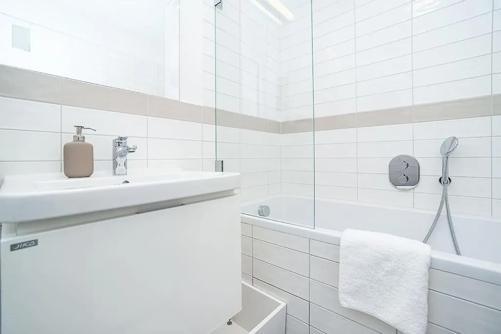 Amazing 2-Bedroom With Terrace And Air-Condition Prague