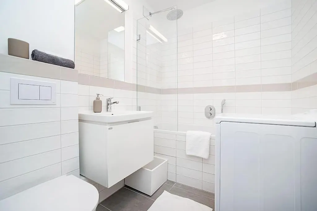 Amazing 2-Bedroom With Terrace And Air-Condition Prague Apartment