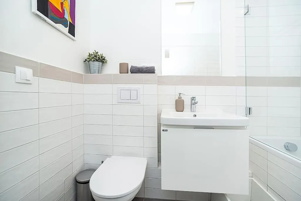 Amazing 2-Bedroom With Terrace And Air-Condition Prague