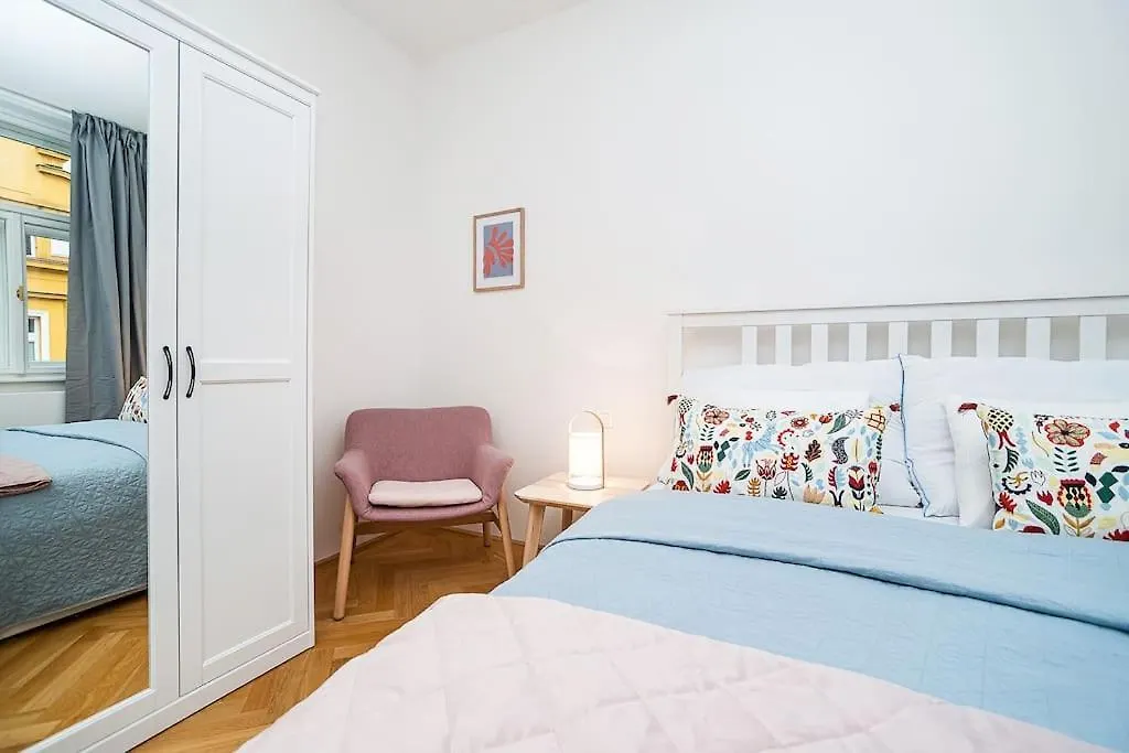 Amazing 2-Bedroom With Terrace And Air-Condition Prague 0*,